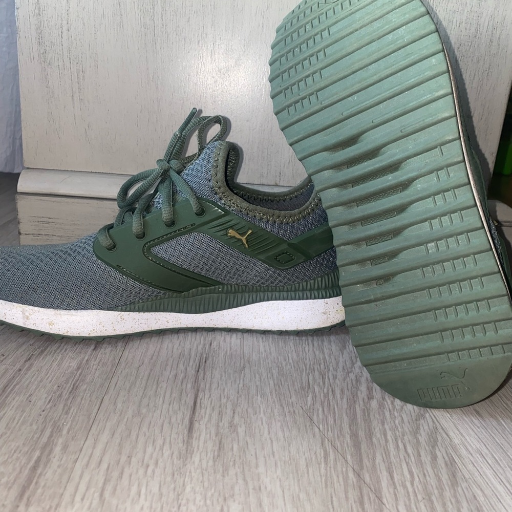 Puma woman's sneaker